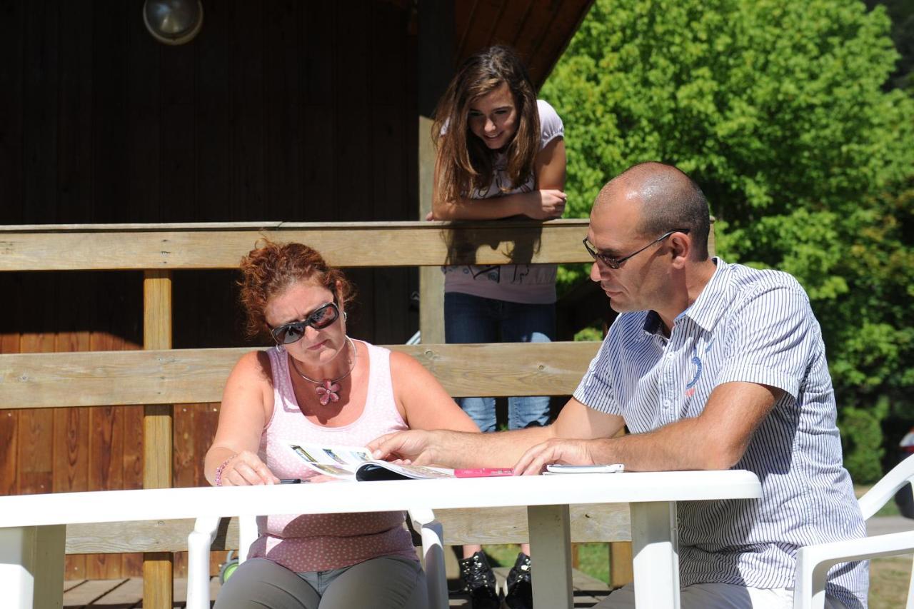 Camping Des Lacs*** Villa Celles-sur-Plaine Exterior foto